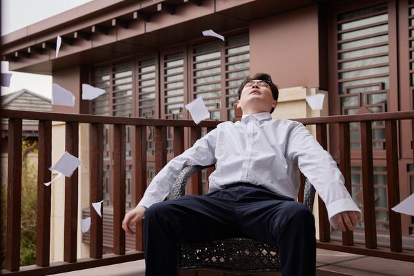 上市企业工作压力大揭秘：上市企业上班是否会累了？图1