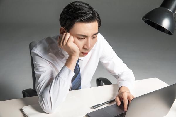 避上市企业的生产策略：如何在监管压力下保持竞争力？ 图1