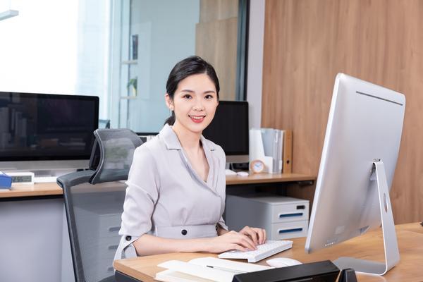 女孩子适合考取的职业及其对职业发展的影响 图1