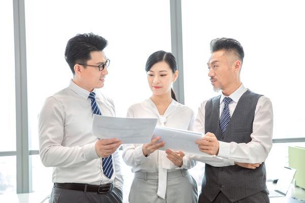 如何撰写项目融资与企业贷款领域的人力资源工作简报 图2