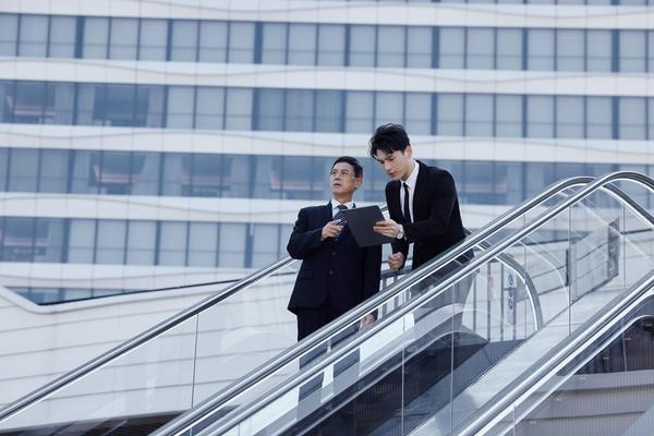 私募基金老板裘慧明的成功之路：从根到行业领袖图1