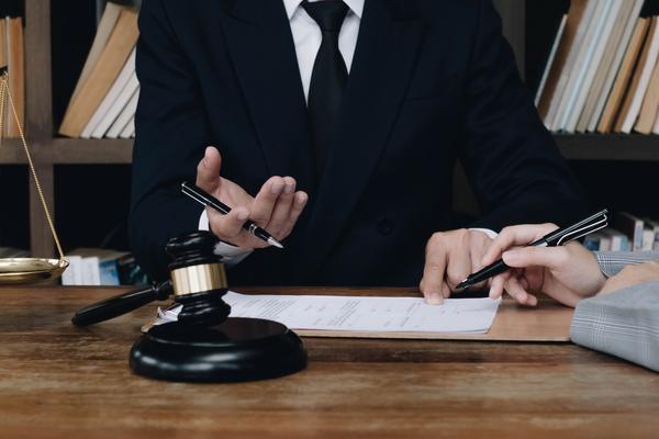 个人收取融资中介费是否合法|融资中介服务的法律合规分析 图1