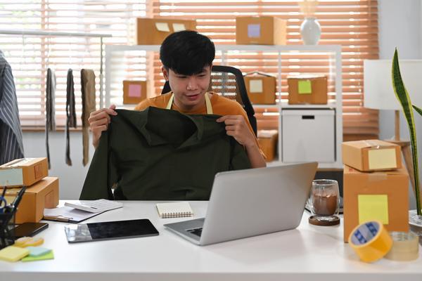 阳光玻璃上市企业：探讨玻璃行业的未来发展图1